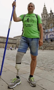 Un paralímpico abre en Santiago una ruta por 52 urbes para ayudar a los niños amputados